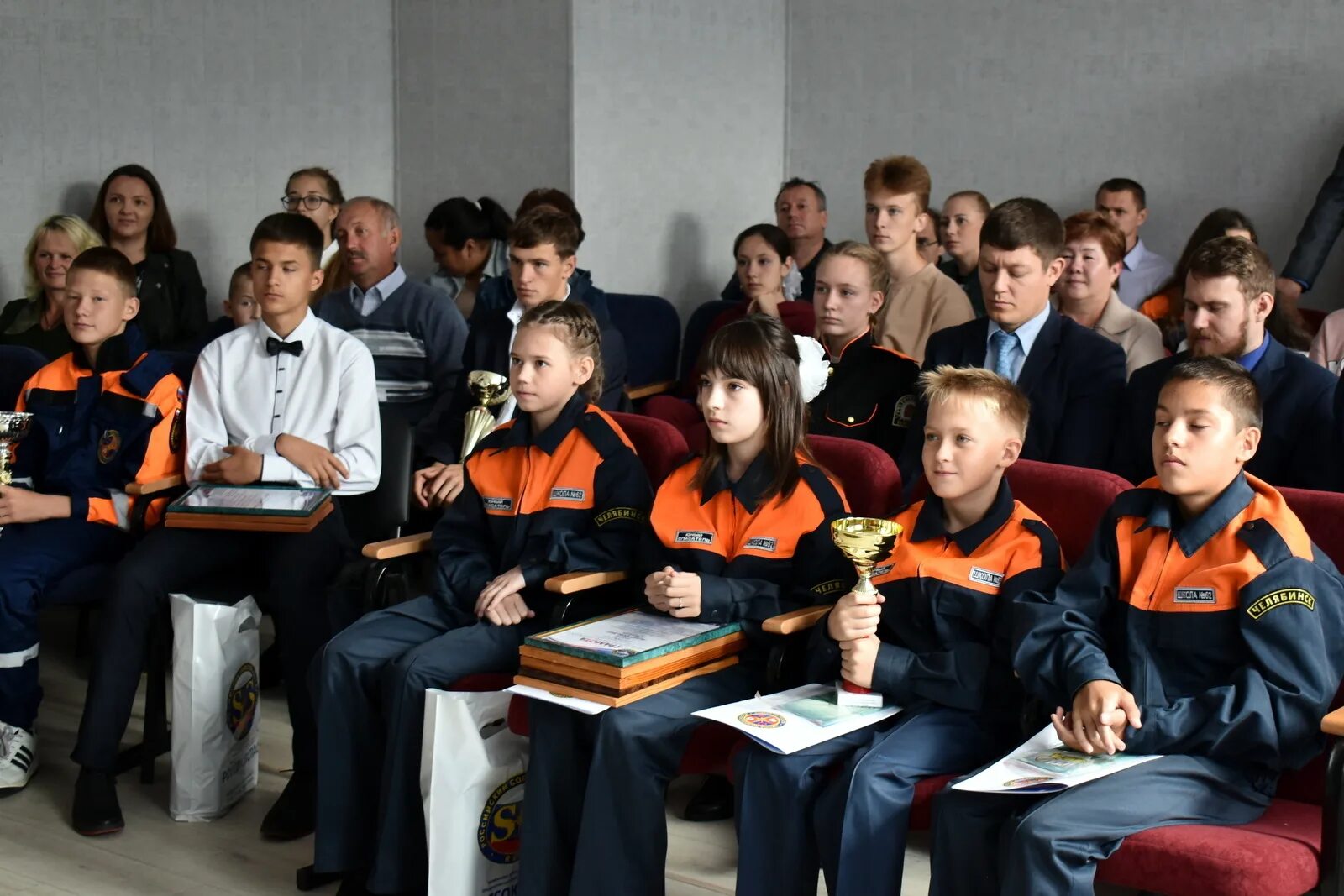 Уроки в школах челябинска. Школа МЧС В Челябинске с 1 класса. Школа Челябинск красноурала. Школа 95 Челябинск. Школа в Челябинске 150 улич.