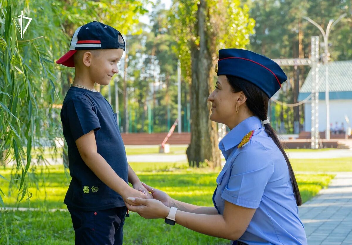 Семья в погонах иркутск 2024. Семья в погонах. Мама в погонах. Ребенок в погонах. Моя мама следователь.