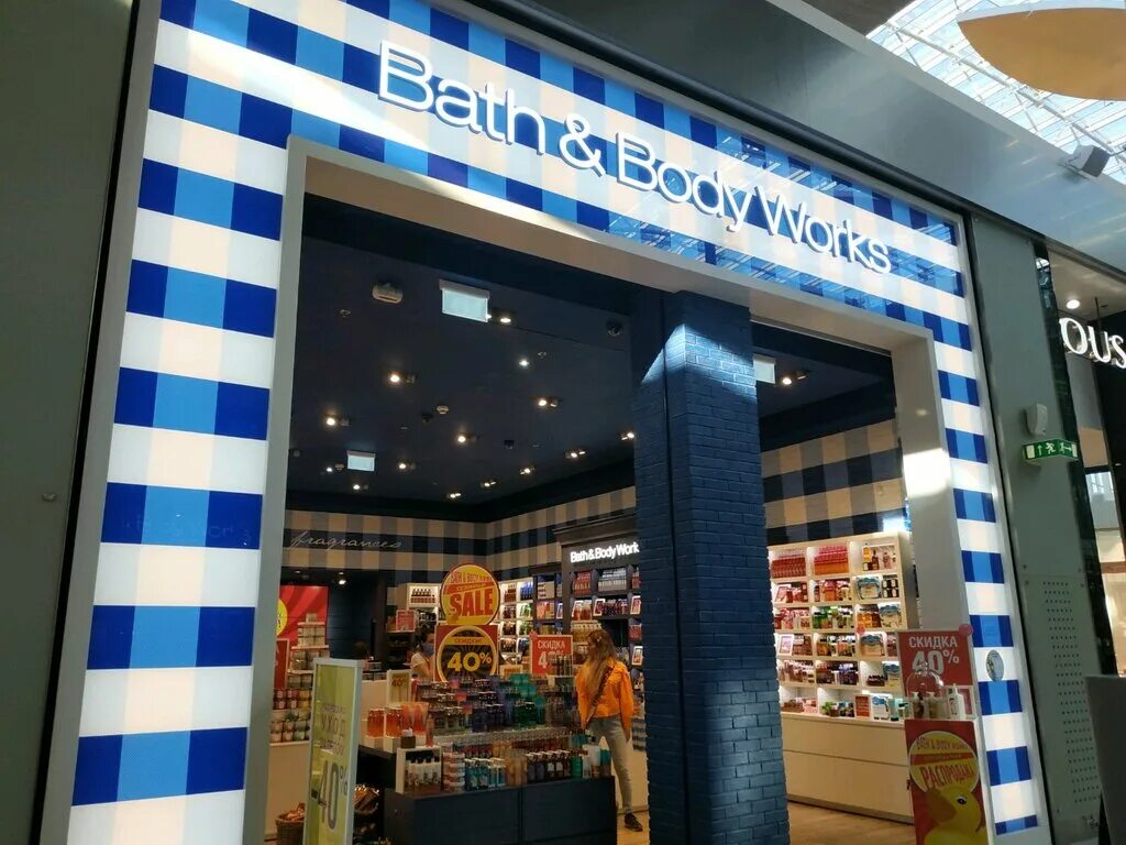Bath body works в меге химки. Bath body москва. Bath and body works магазины одинцово. Pink chiffon bath body works. Bath and body works shop.