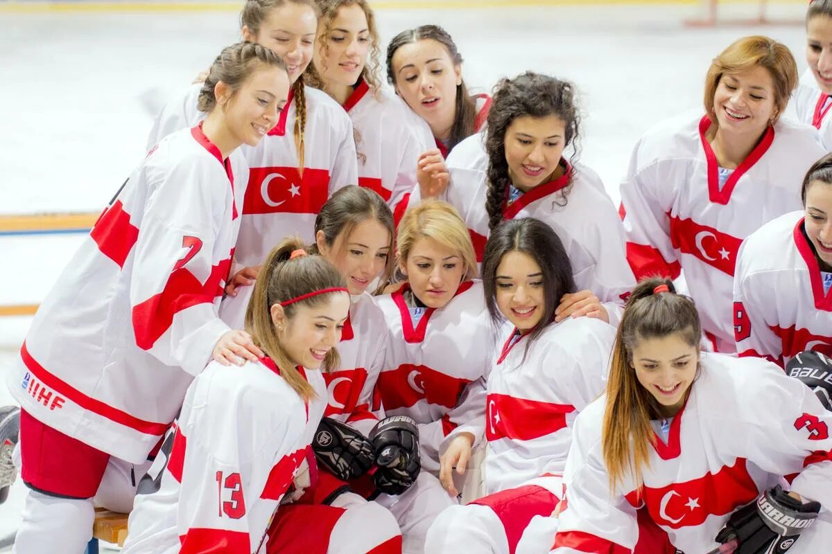 Хоккей среди девушек. Турецкая сборная по хоккею. Турецкая хоккейная Суперлига. Сборная Турции по хоккею с шайбой. Сборная сборная Турции по хоккею.