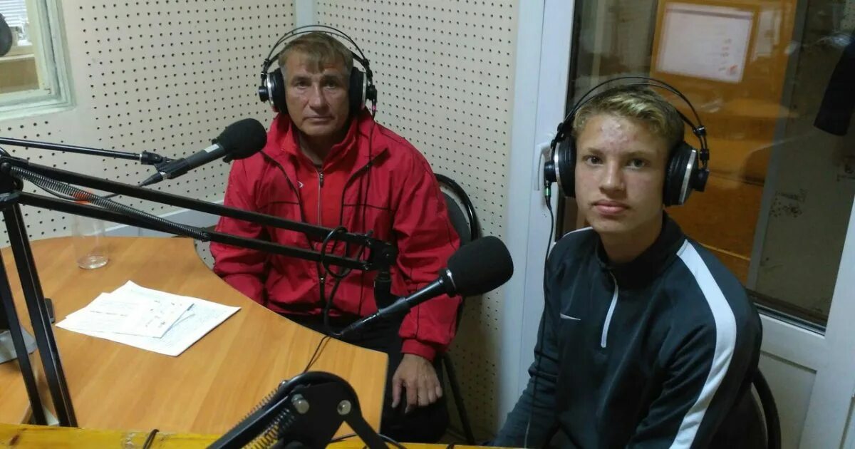Радиостанции ростова. Радио ростов. Футбол для дружбы детское радио. Радио а-17. Радио ростов.