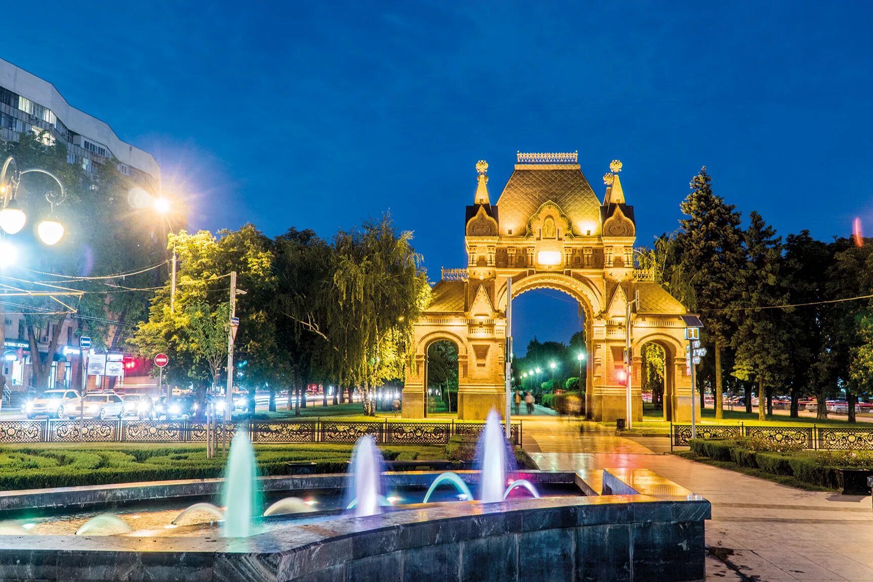 Где красиво в краснодаре. Краснодар город. Столица Краснодарского края. Триумфальная арка Краснодар. Улица красная Краснодар Триумфальная арка.