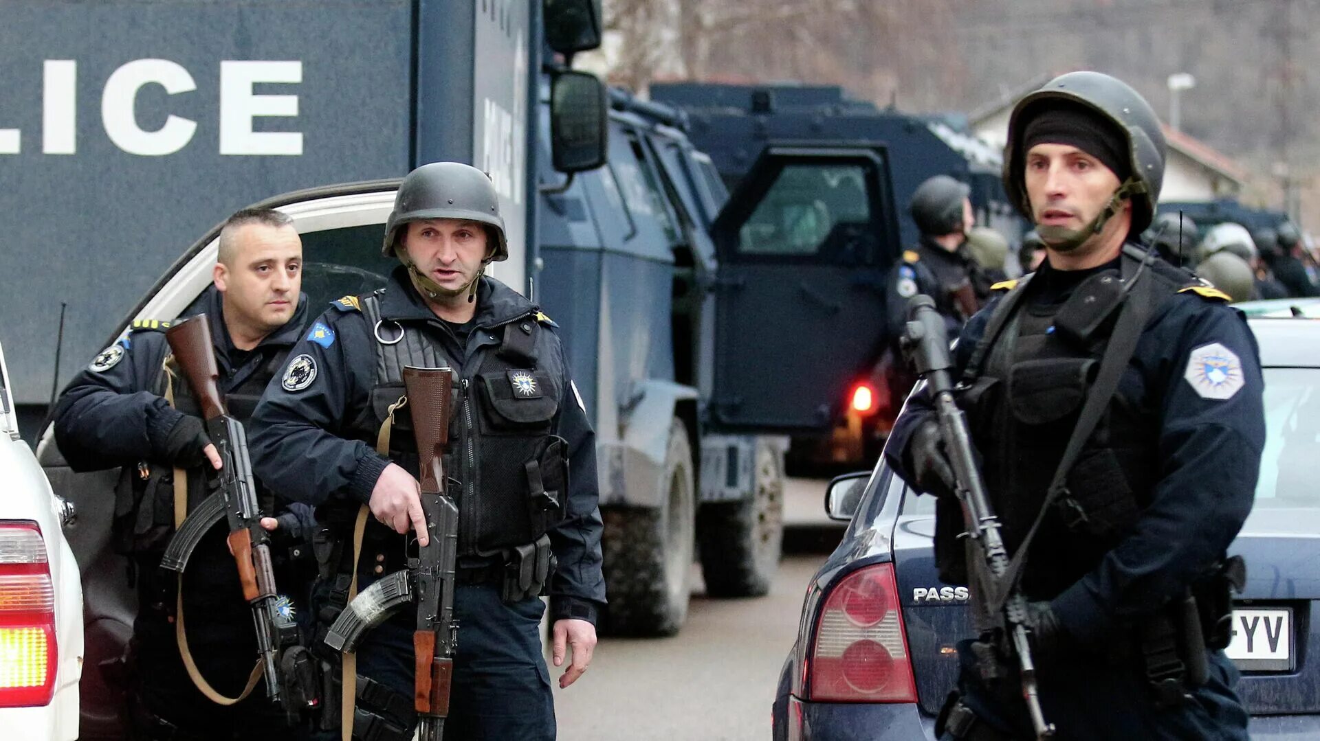 Сербии угрожают. Полиция Сербии 1999. Сербская полиция в Косово 1999. Полиция ООН Сербия. Сербская милиция.