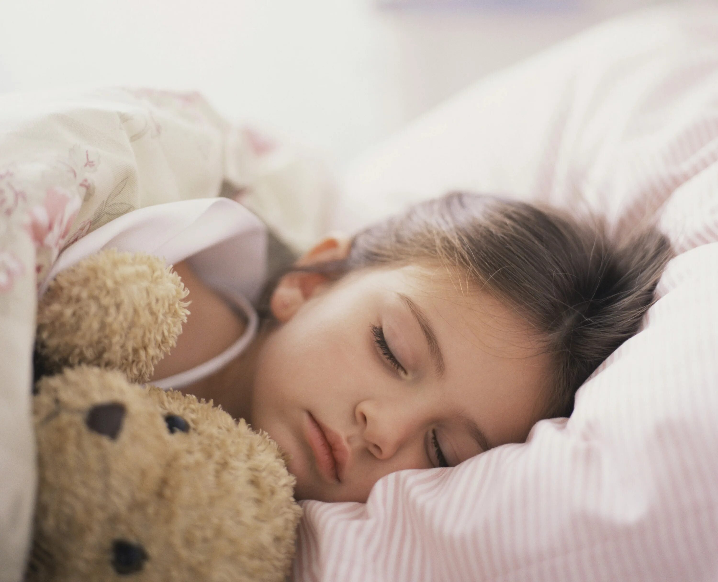 She is sleeping. Девочка спит. Спящий ребенок. Детский сон. Крепкий здоровый сон.