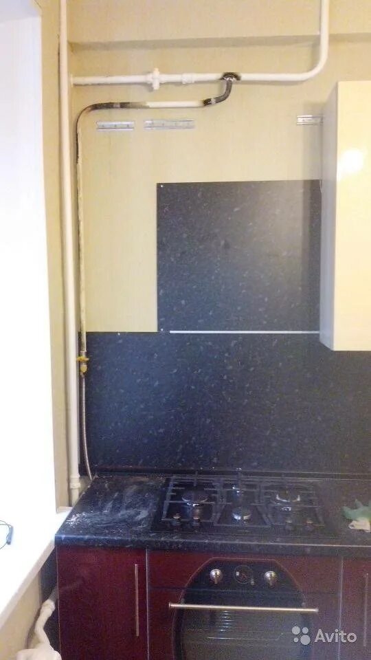 Газовая плита в квартире. Газовая плита в квартире. Газовая труба на кухне. Газовая труба в квартире. Можно перенести газовую плиту.