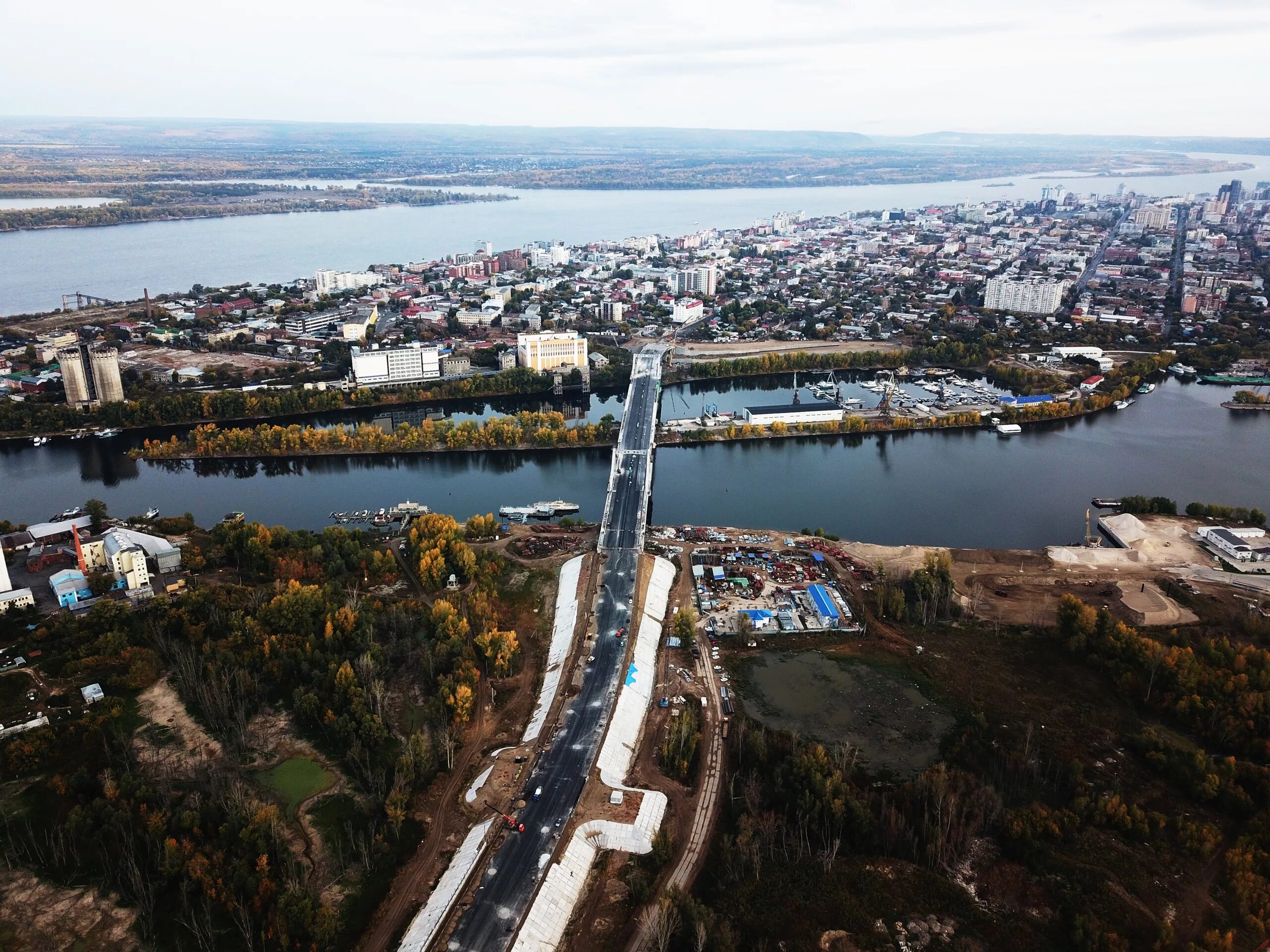 Самара птичьего полета. Самара с высоты птичьего полета. самарская область с высоты птичьего полета. стрелка реки самара. самара с воздуха.