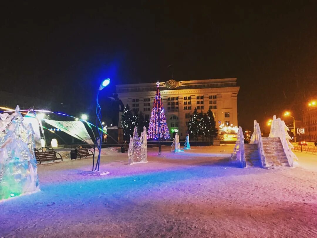 Г кемерово зимняя. Площадь советов Кемерово Ледовый городок. Советская площадь зимой Кемерово. Площадь советов Кемерово зимой. Площадь советов Кемерово зимой 2022.