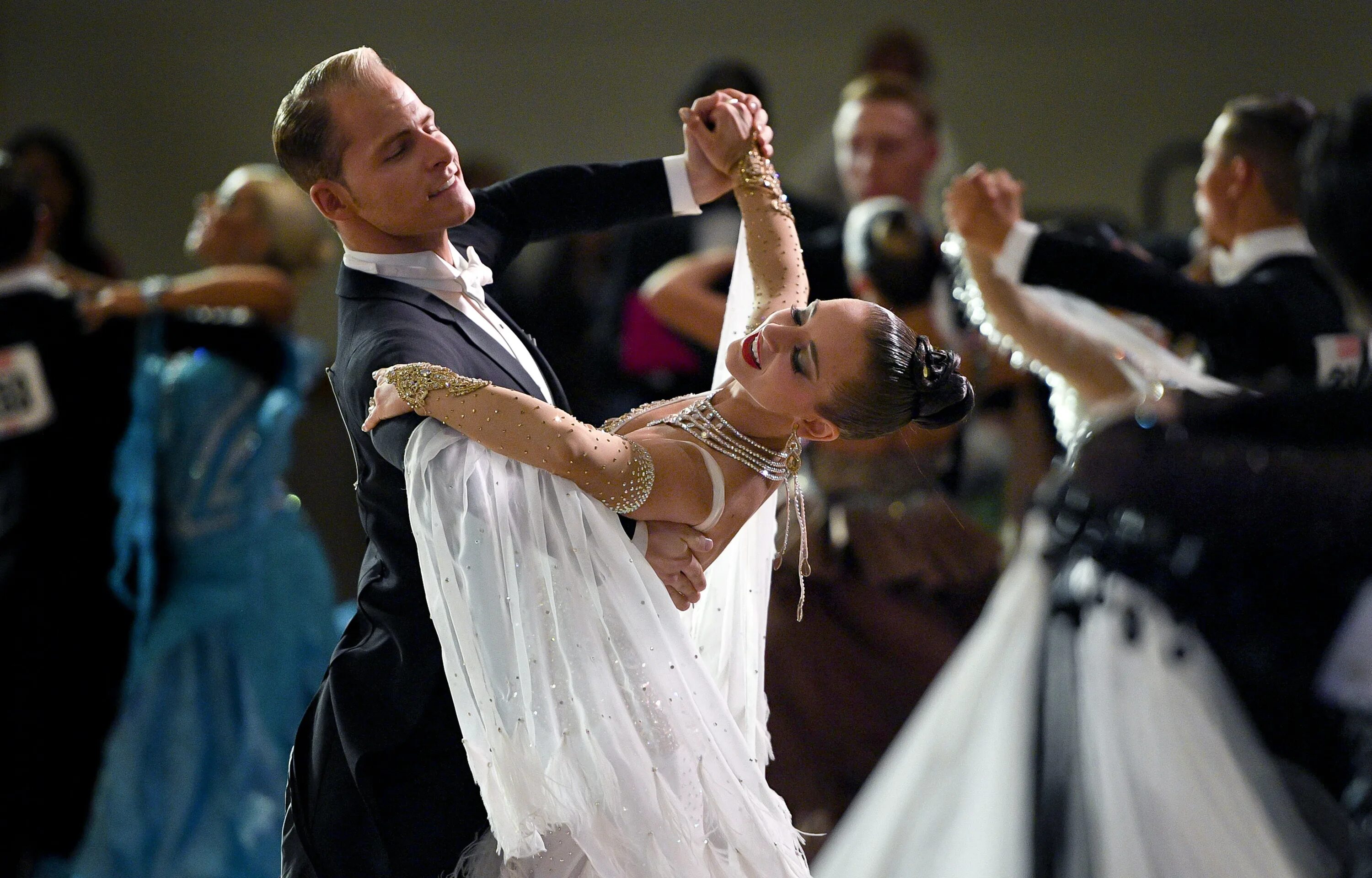 Танцоры. Анастасия дубровская бальные танцы. Бальные танцы румба. Василий толкачев бальные танцы. Солнечные танцоры.