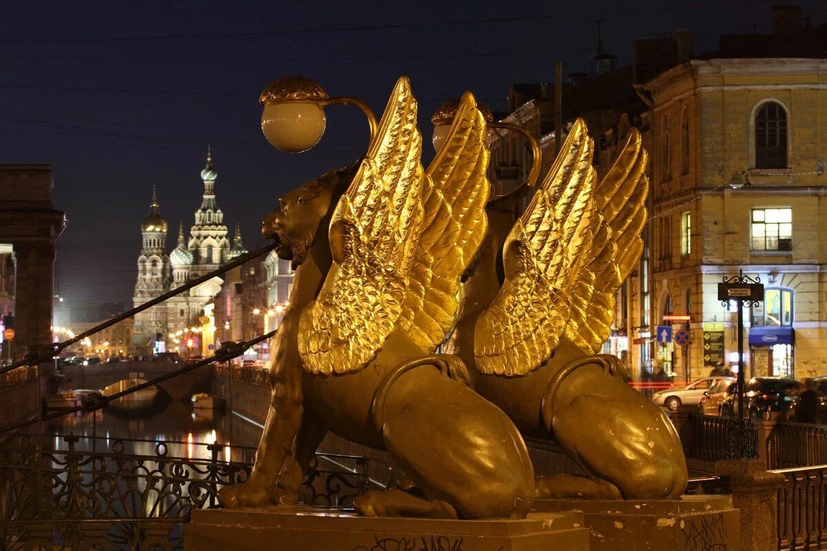 Петербург львы с крыльями. Банковский мост мосты Санкт-Петербурга. Грифоны банковского моста. Грифоны банковского моста в Санкт-Петербурге. Банковский мостик в Санкт-Петербурге.