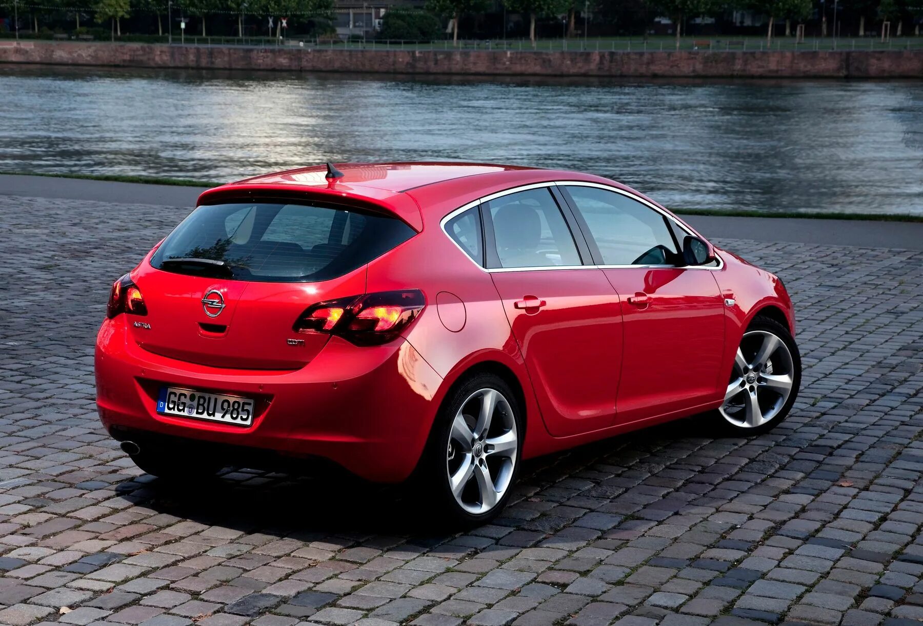 Opel Astra Hatchback. Opel Astra Hatchback 2010. Как работает хэтчбек