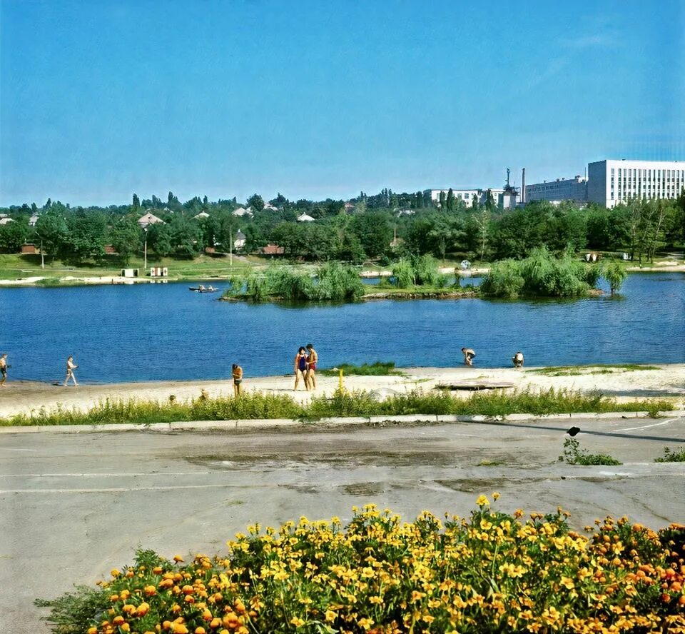 кальмиус река плотина. речка кальмиус днр. река кальмиус в донецке. речка донецк пляж. набережная реки кальмиуса.