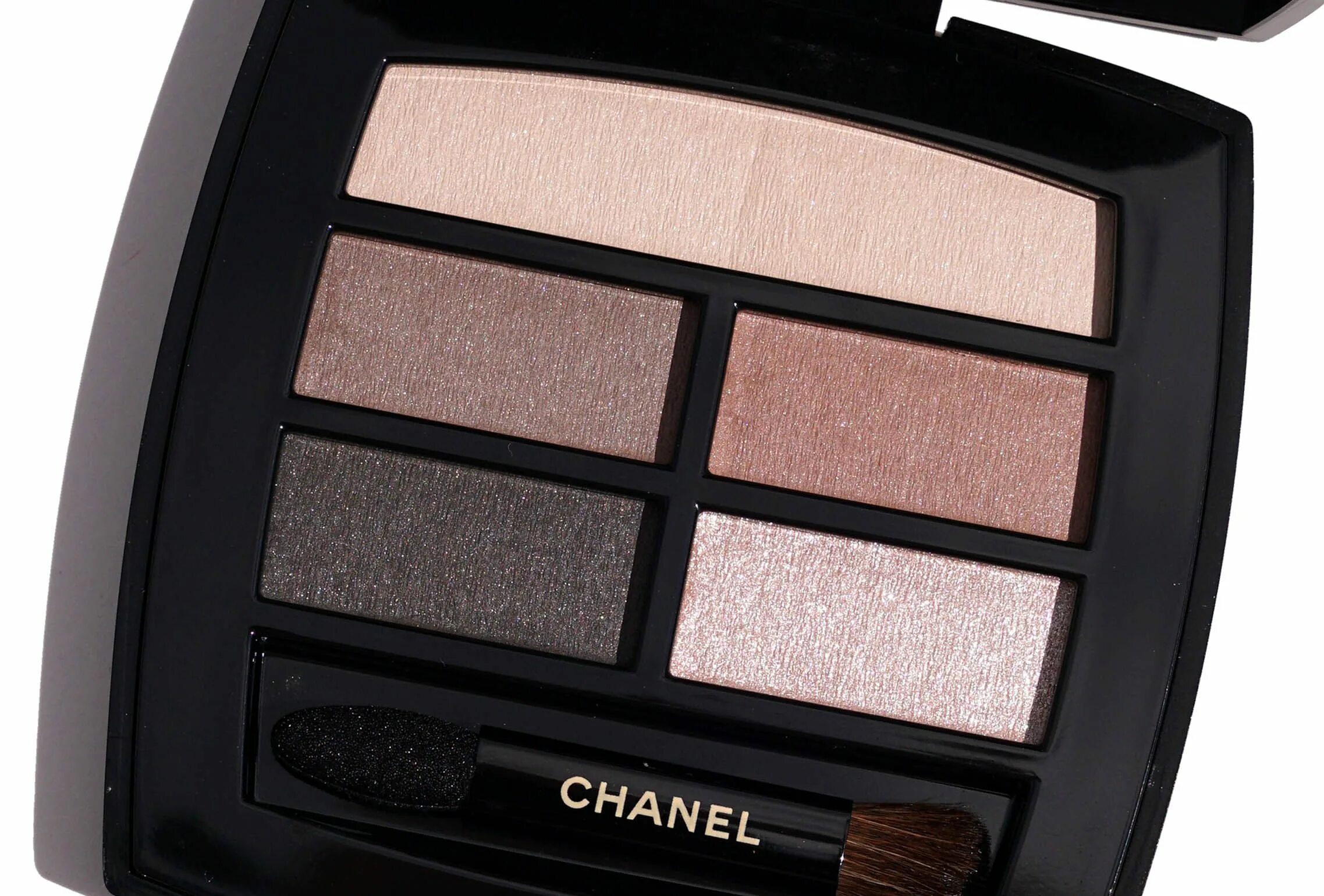 Лучшие тени 2017. Шанель палетка теней les beiges. chanel les beiges medium тени. chanel les beiges medium палетка. chanel natural eyeshadow palette.