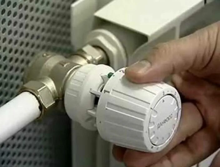 Можно ли регулировать температуру радиатора. Термоголовка данфосс для радиатора отопления. регулятор отопления для радиатора danfoss. кран регулятор на радиатор отопления данфосс. терморегулятор для отопления данфосс.