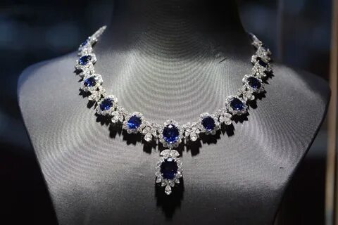 Opera украшения