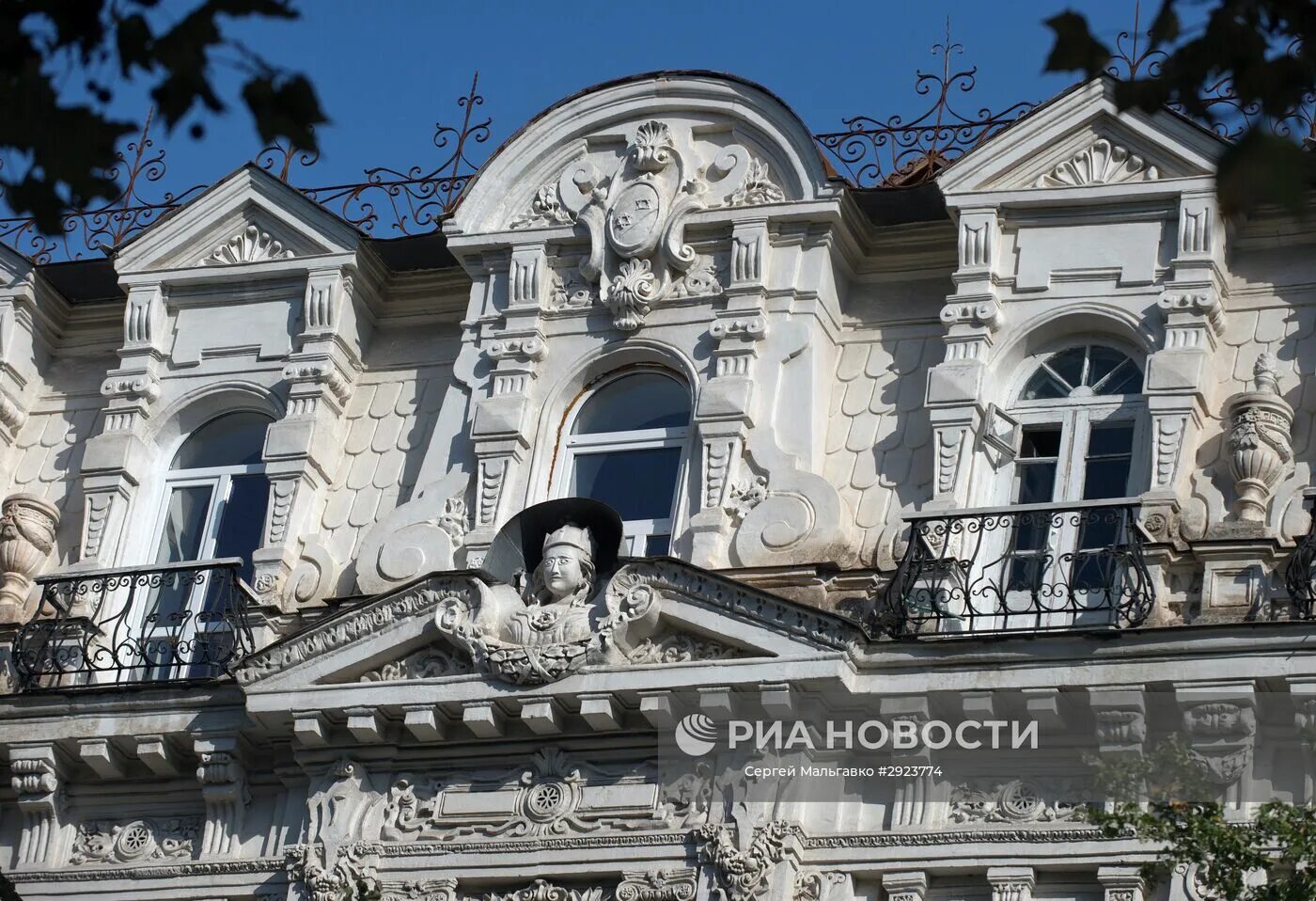 Художественный музей крошицкого. Музей крошицкого севастополь. музей крошицкого фасад. музей крошицкого севастополь фото. здания художественного музея в севастополе после.