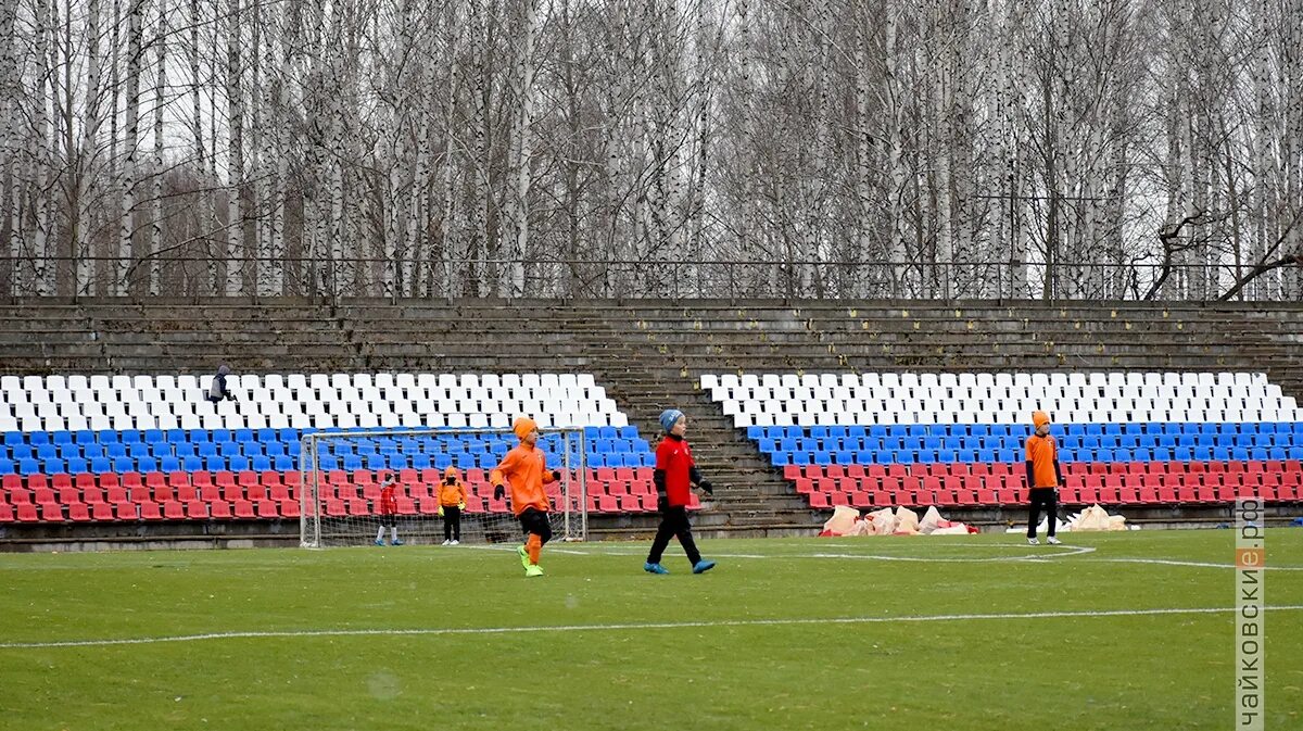 каток чайковский центральный стадион. каток чайковский центральный стадион. стадион черкассы. стадион центральный г чайковский. стадион березовка пермский край.