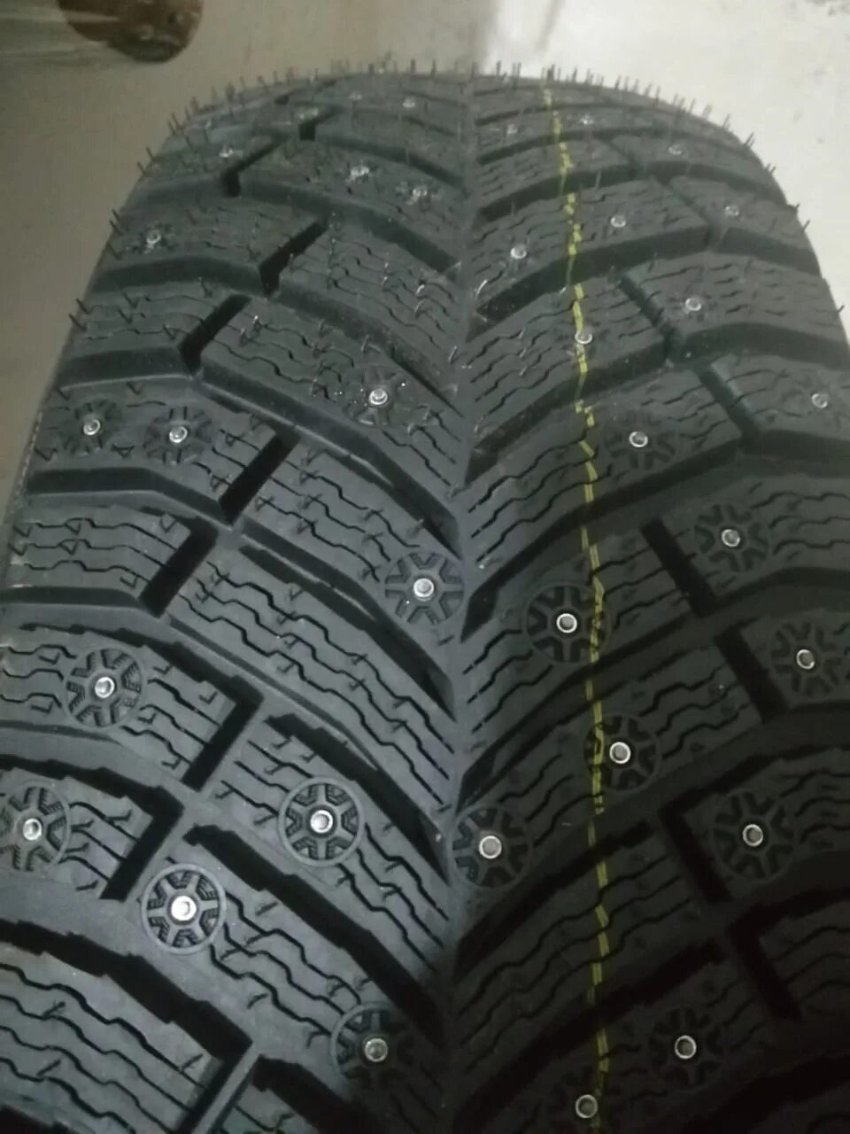 Шины michelin 215 65 r16. Зимняя резина 215/65р16с. Новая резина. Мишлен зимняя резина 20 размер. 215/65 R16 американская.