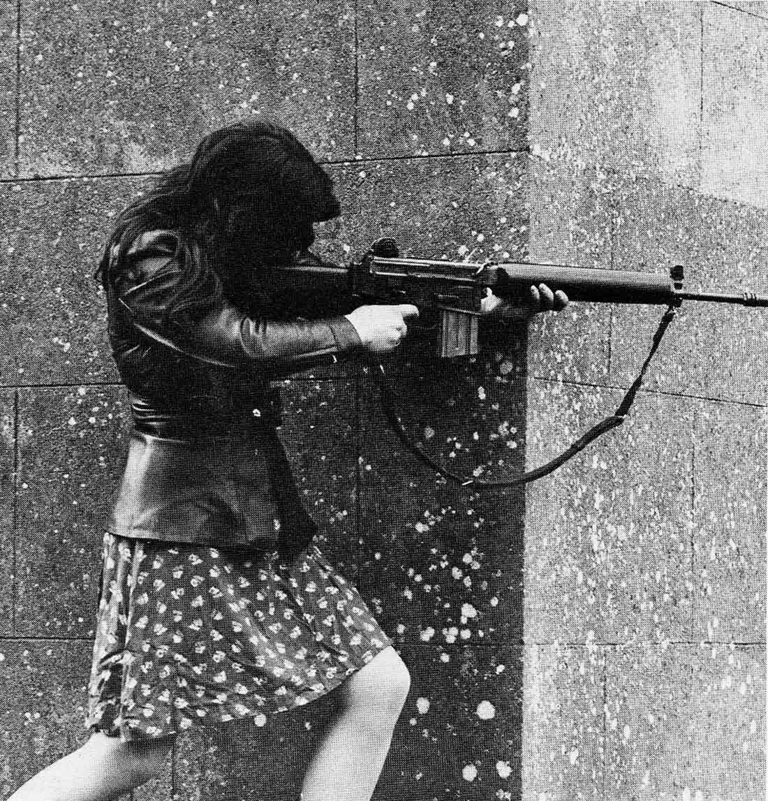Боятся сильную женщину. Девушка – боец ирландской республиканской армии, 1970. Бойцы Ира. Ира ирландская Революционная армия.