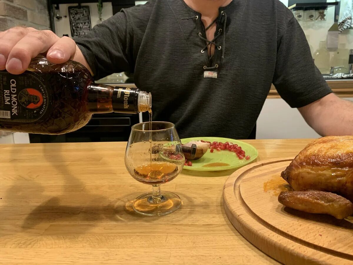 Old monk 7 years. Ром старый монк. олд монк 7 лет. индийский пряный ром. ром old monk 7 years, 0.75 л.