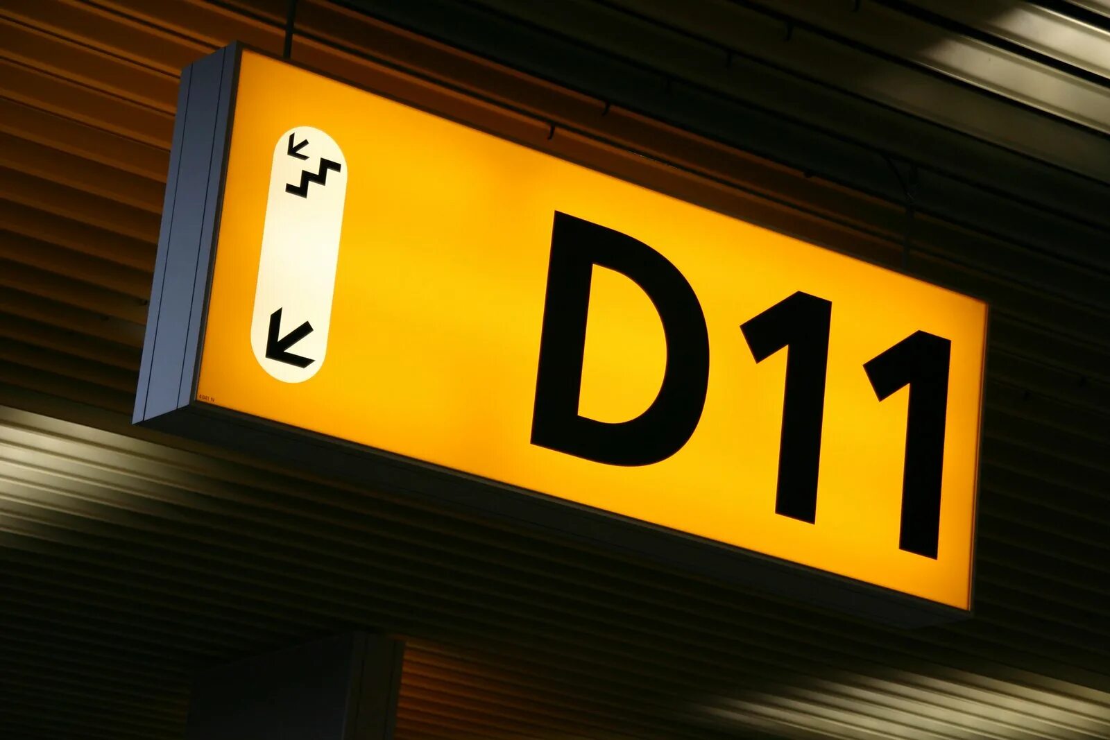 Gate number. Gates sign. gates airport sign. знак gates со. boarding gate знак.