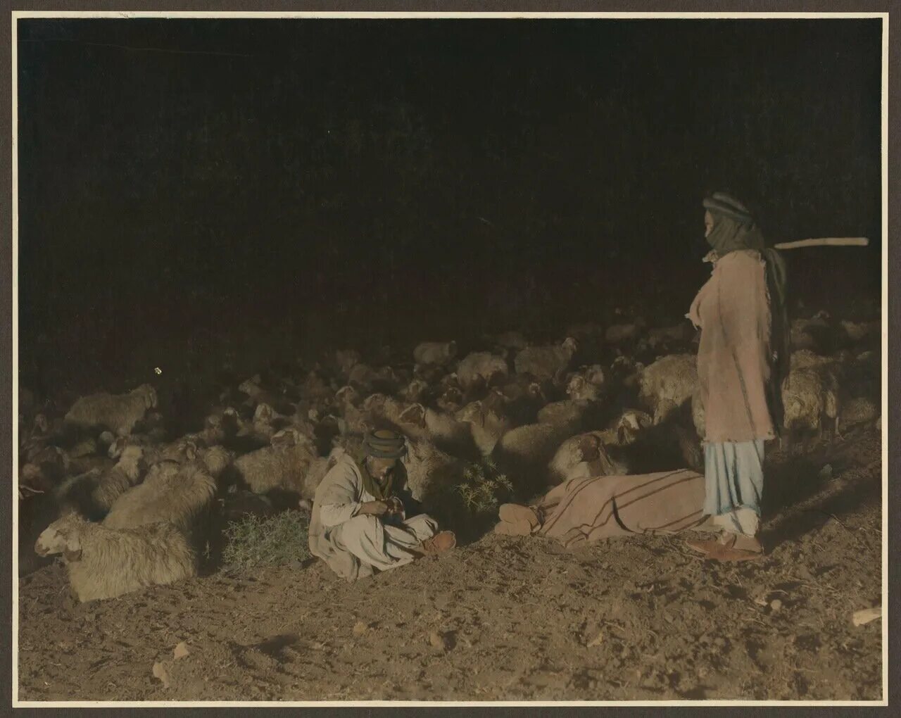 Цыганский табор у костра. Пастушок картина художника. Охотники у костра. Пастухи у костра. У костра на траве спала собака пастуха.