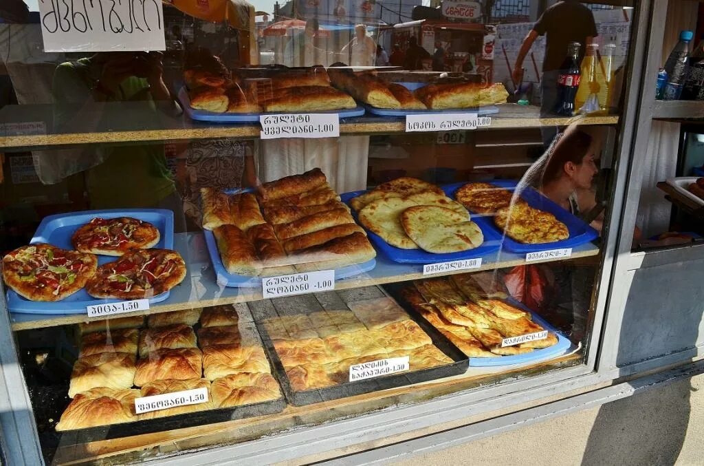 магазинчик тбилиси. магазины в грузии. автозапчасти в тбилиси. Bet25 тбилиси витрины. грузинский магазин тбилиси.