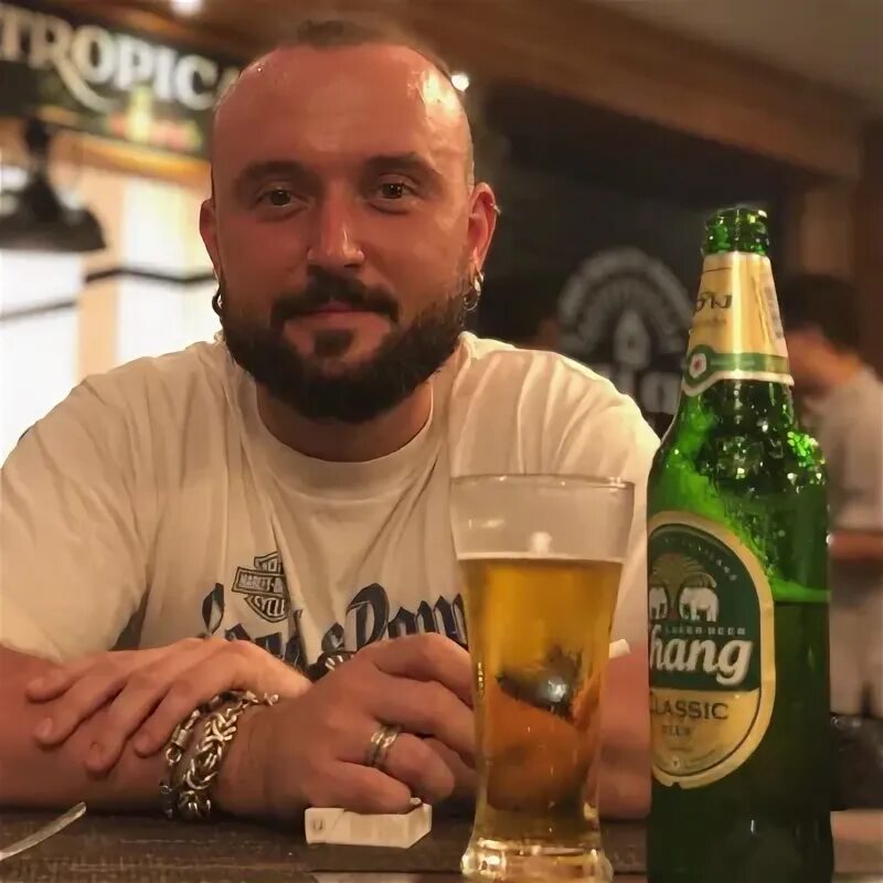 Задача три друга спортсмена алеша вася и сережа. Задача 5 три друга спортсмена алëша вася и серëжа учились в 1 классе. Вася алеша. Володя черинов пионер-герой. Логические задачи по информатике 8 класс.