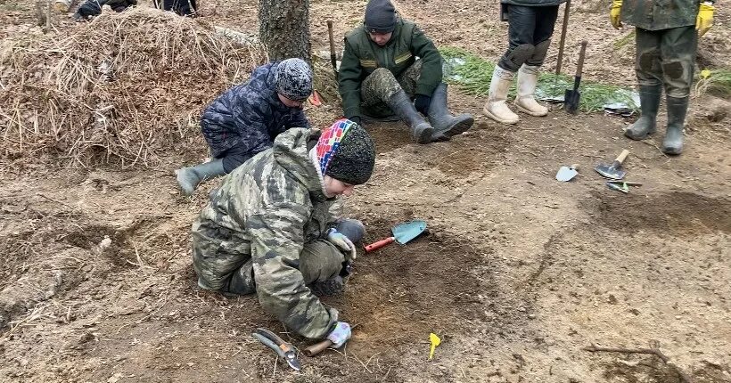 Поисковики солдат великой отечественной войны. Поиск бойца. Поисковые отряды раскопки. Поиск бойца. Военно поисковый отряд.