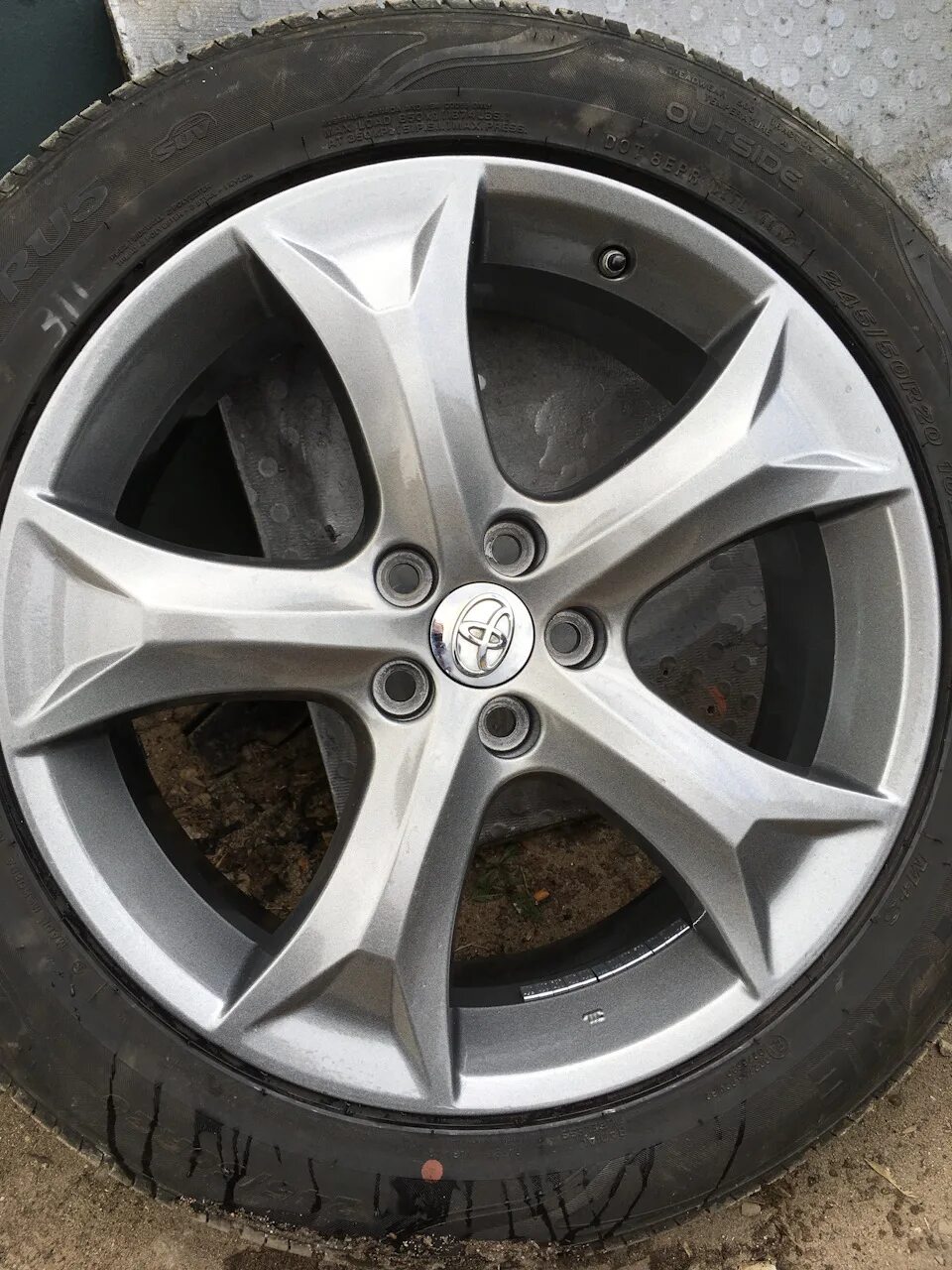 Toyota venza tuning r22. Диски тойота венза r19. Колесо тойота венза. Тойота венза 2022. Колесо тойота венза.