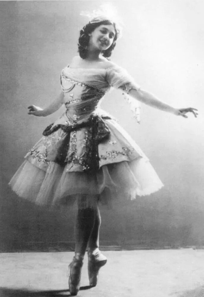 Карсавина ballet russe. Биография тамары карсавиной. Карсавина балерина. Портрет тамары карсавиной фото. Карсавина балерина.