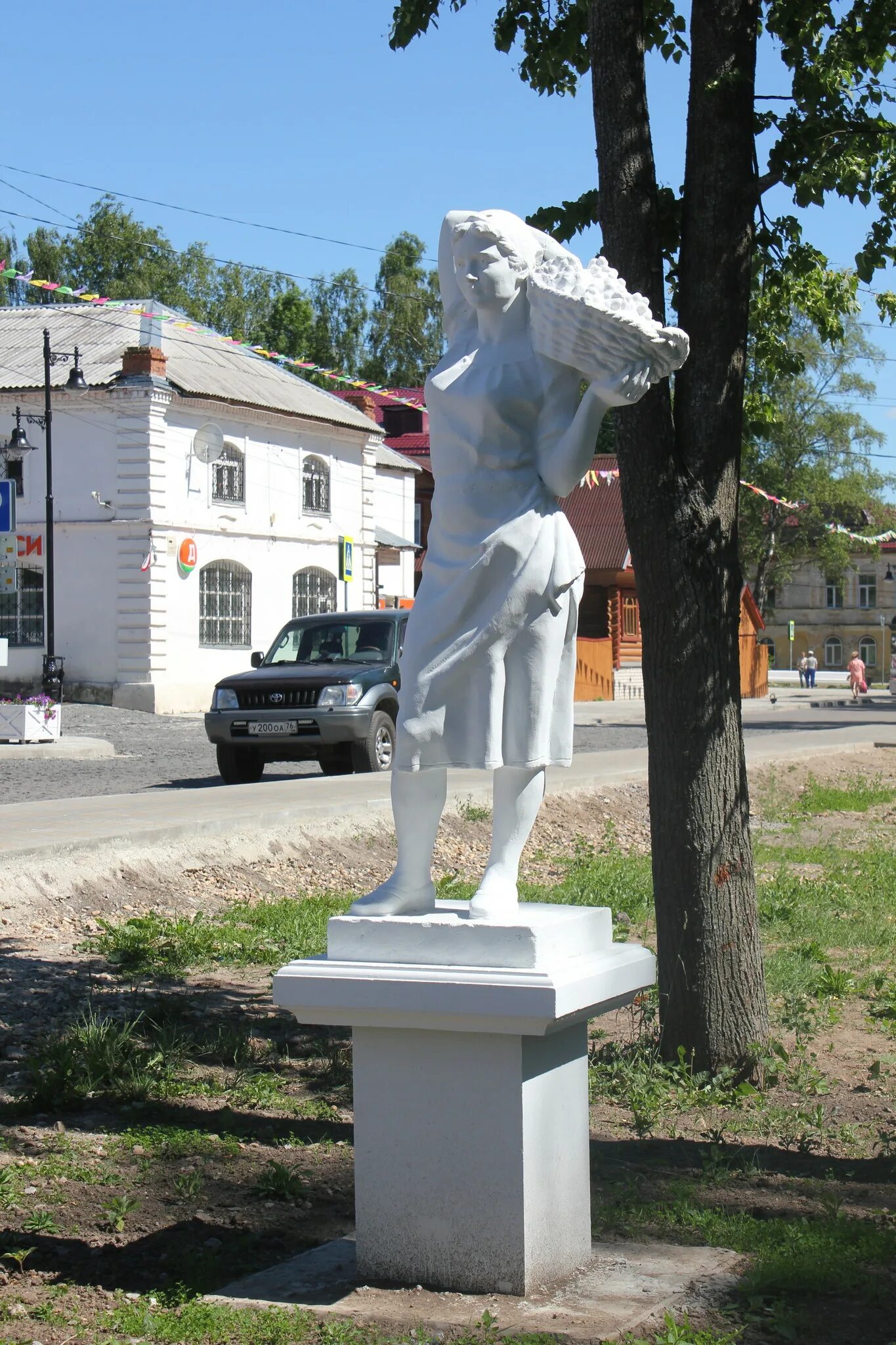 Романовская сторона тутаева. Тутаев романовская сторона. тутаев романовская сторона центр. тутаев романовская сторона площадь ленина. тутаев романовская сторона центр торговые домики.