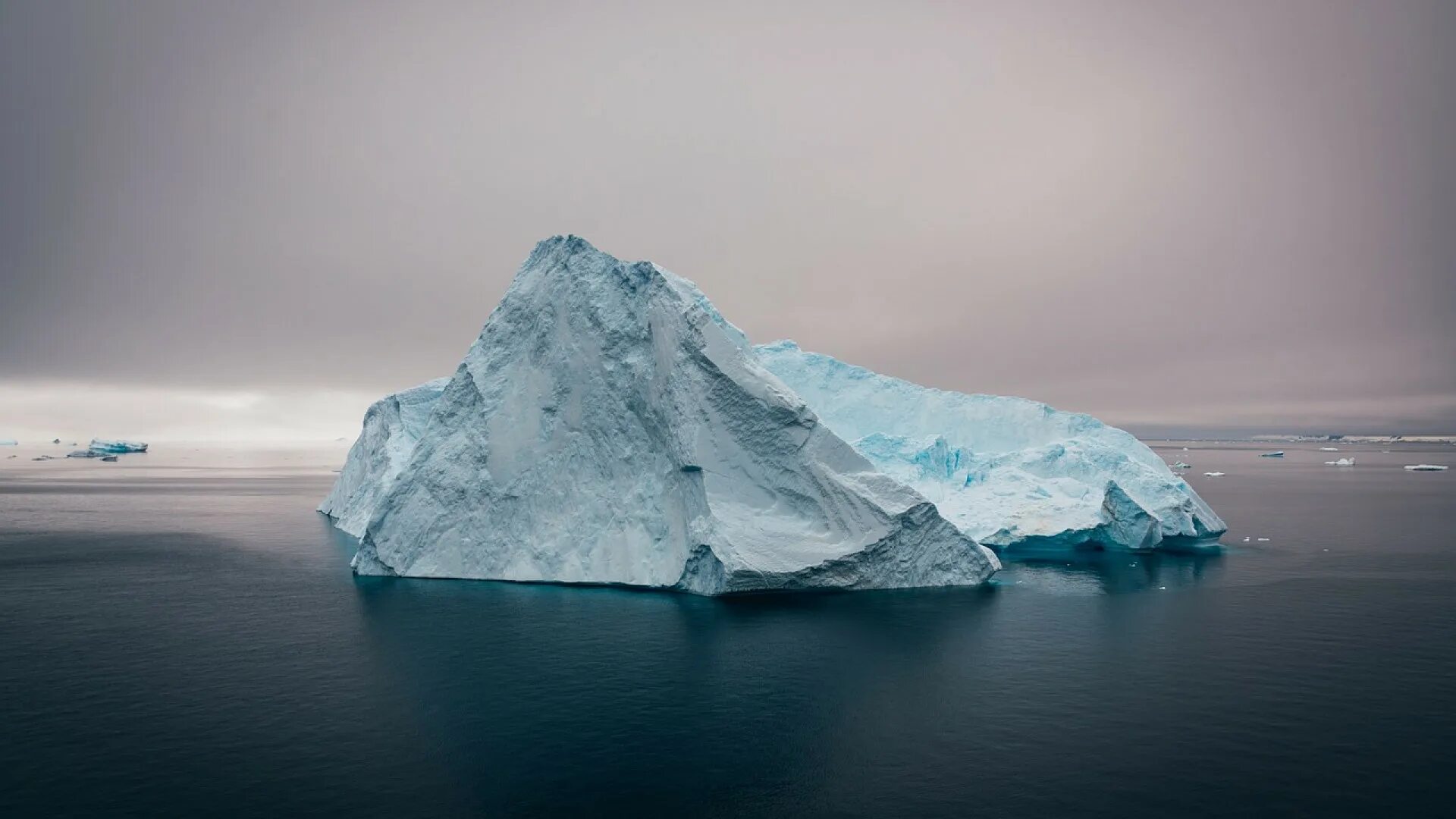 Самый большой горный ледник в мире. Айсберг a-68. Ледники и айсберги. Айсберги Антарктиды. Айсберг покровного ледник.