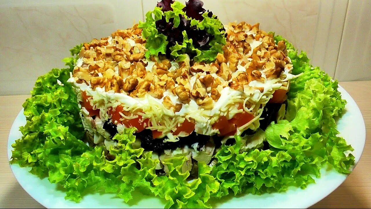 Салат фото пошагово. Салат новинка. Салат на праздничный стол очень вкусный. Салаты на праздничный стол с курицей. Салаты на новый год 2023.
