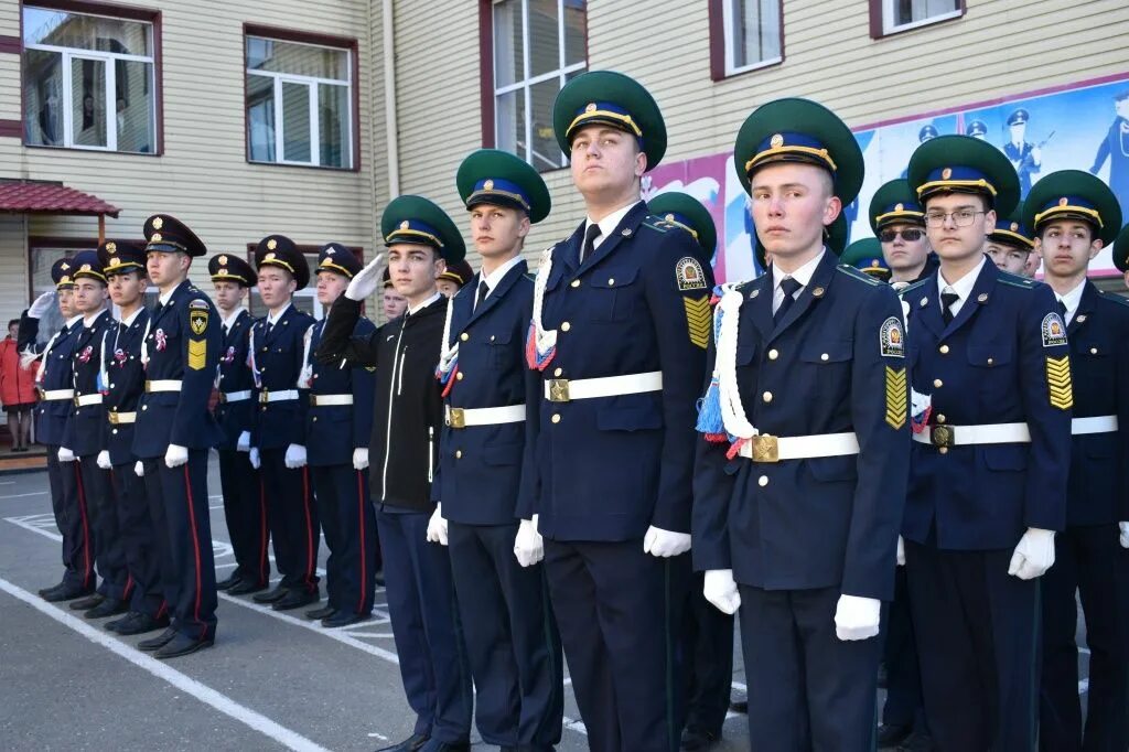 В Горно-Алтайске сотрудники Росгвардии поздравили школьников с Днём кадета - Нов