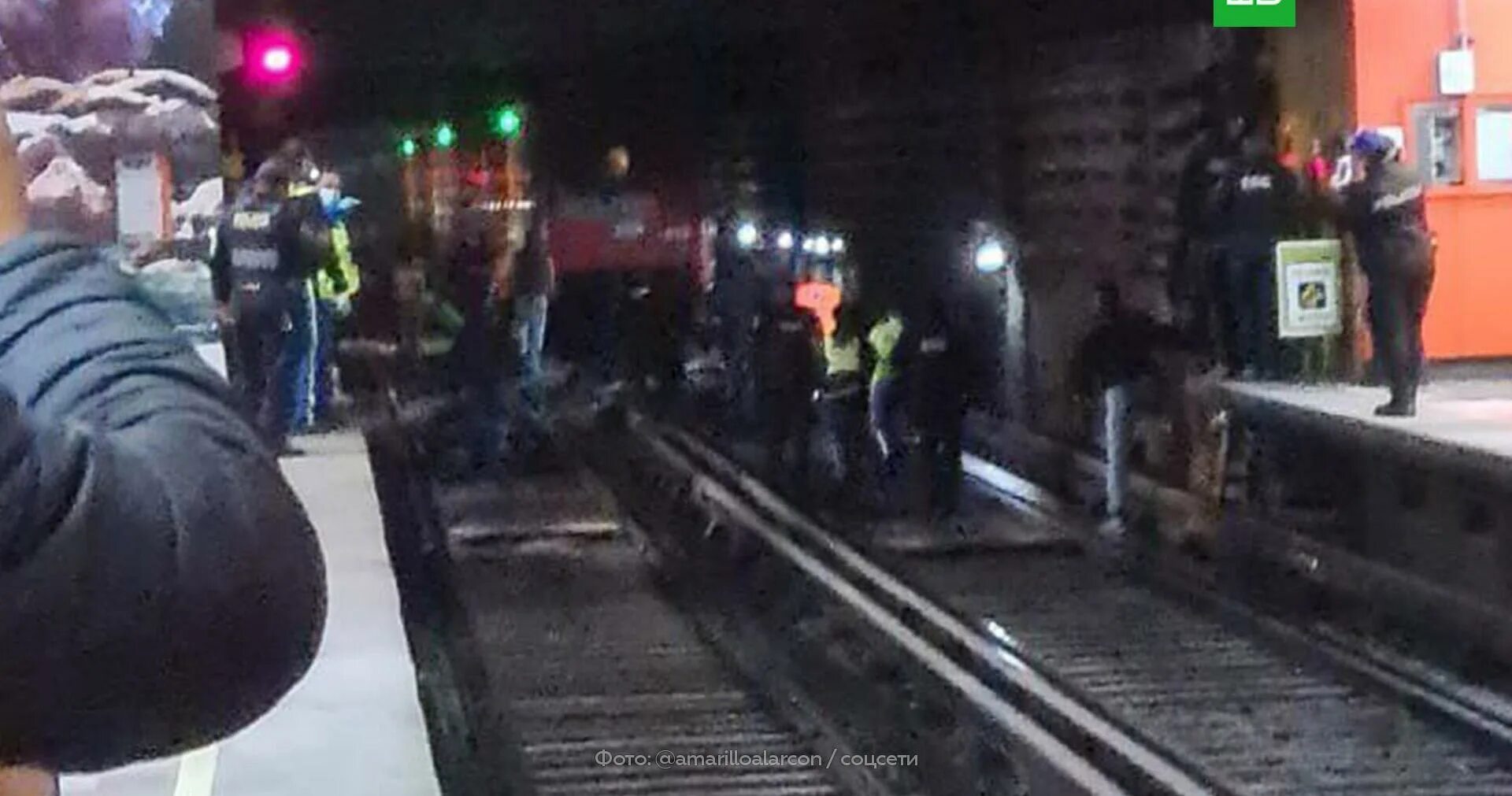 Фото поезда метро. Метро мехико поезд. Метро тегерана поезд. Метро мехико поезд. Метро 2 поезда.