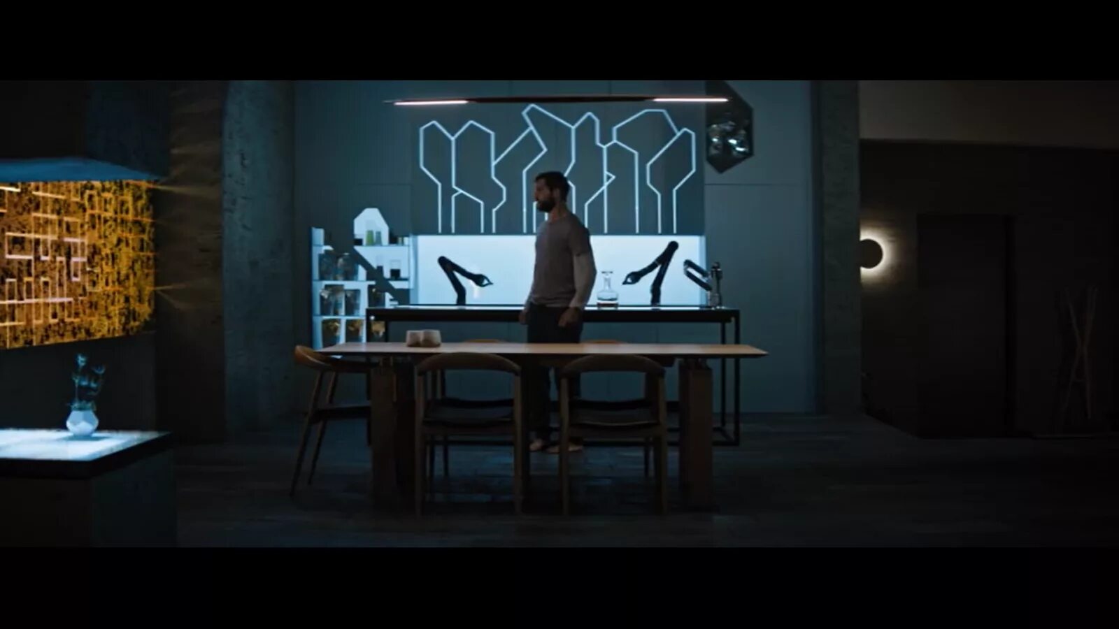 Апгрейд фильм 2018 харди. Мэтт лонг манифест. Апгрейд фильм 2018. Upgrade 2019. Upgrade 2019.