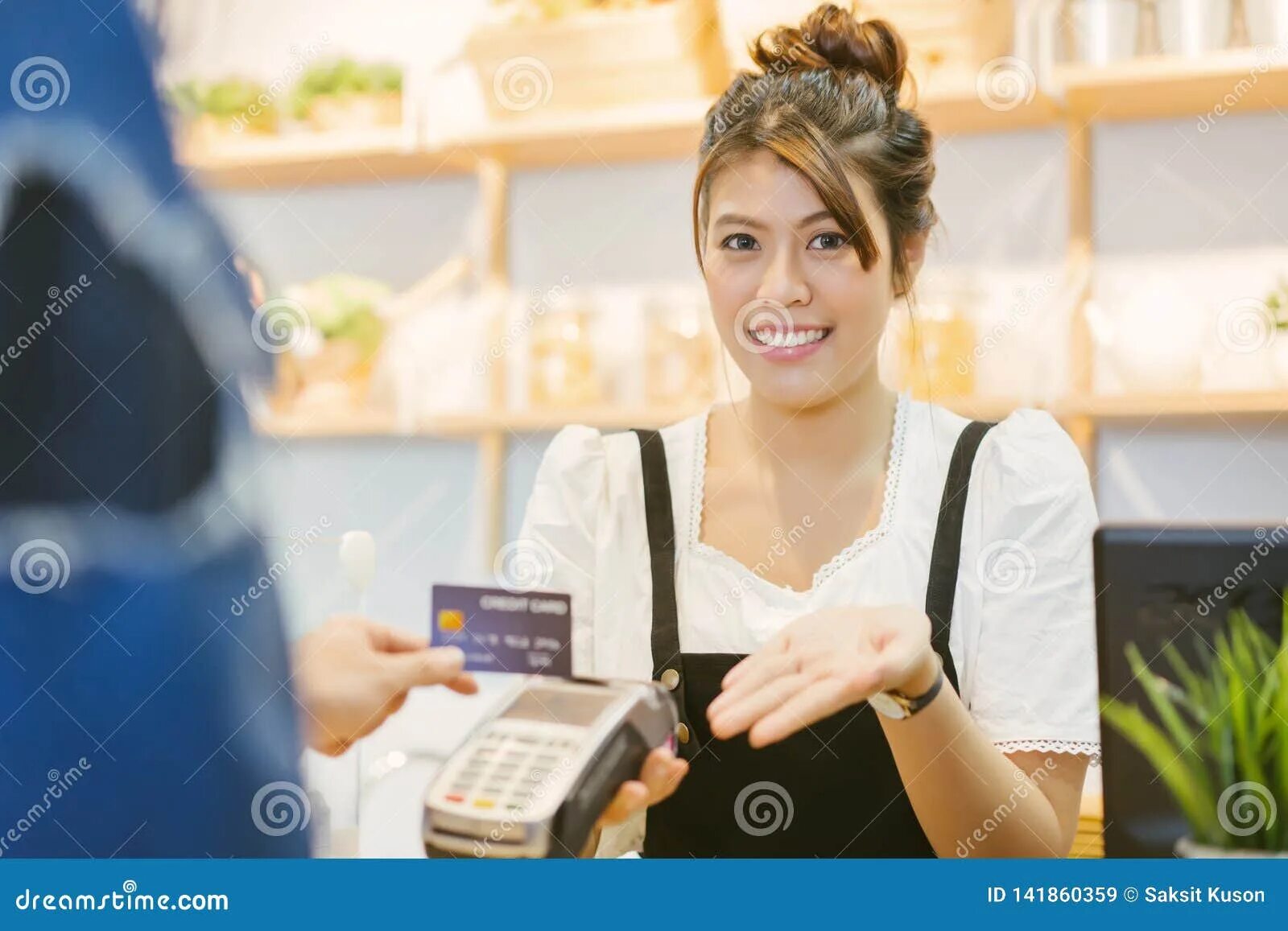 What does a shop assistant do. Расплачивается в кафе. продавец улыбнись. korean shop assistant. annoying shop assistant.