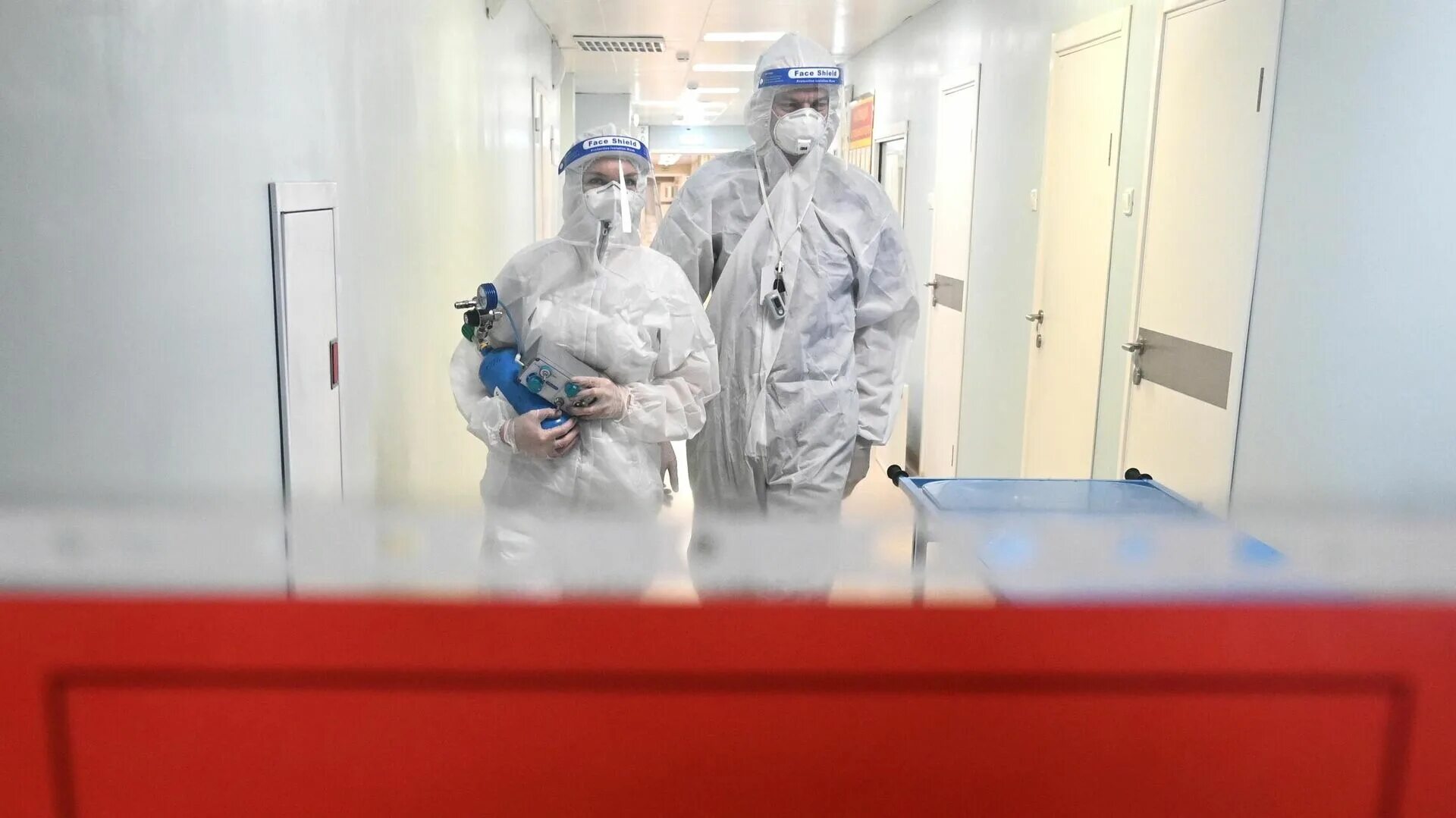 Случаи штамма коронавируса в россии. В России выявили 16 735 новых случаев коронавируса. Врачи рассказали о кожных проявлениях Омикрон-штамма. В России за сутки госпитализировали 16,3 тысячи пациентов с Covid-19.