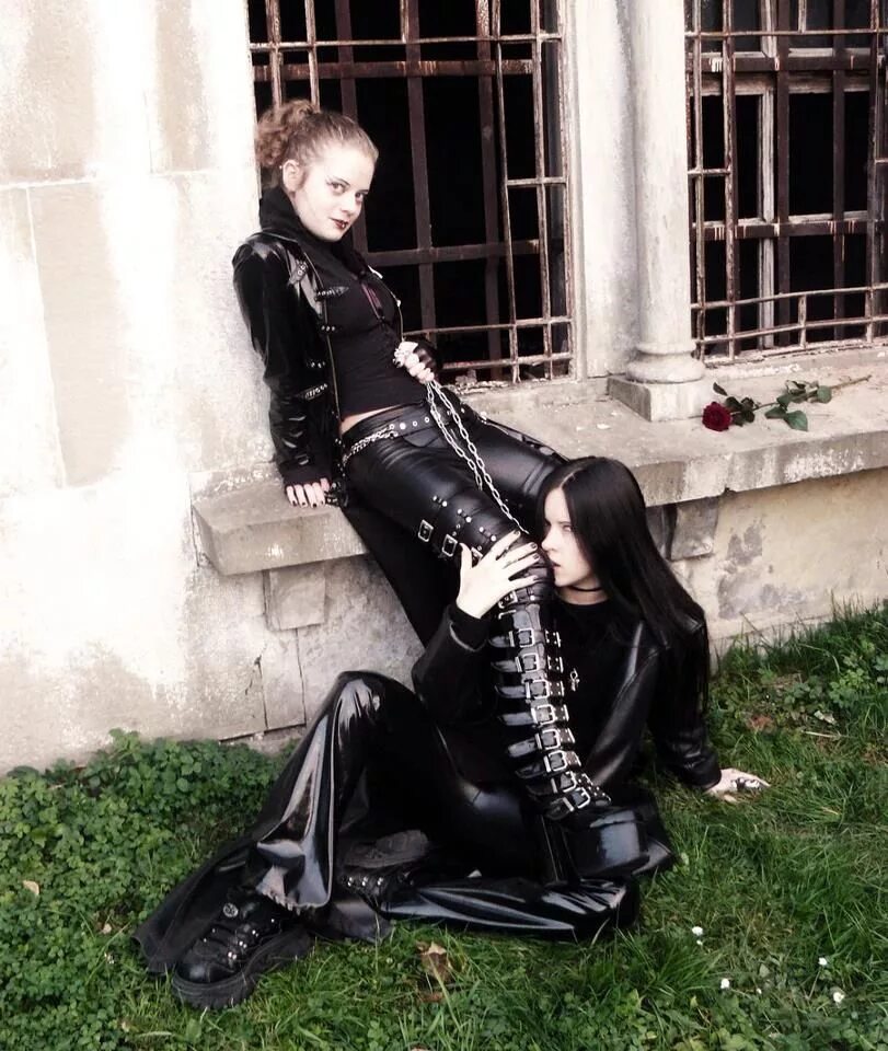 Гот использовать. Готика субкультура. готы неолурк. goth дримкор. нэйларт goth.