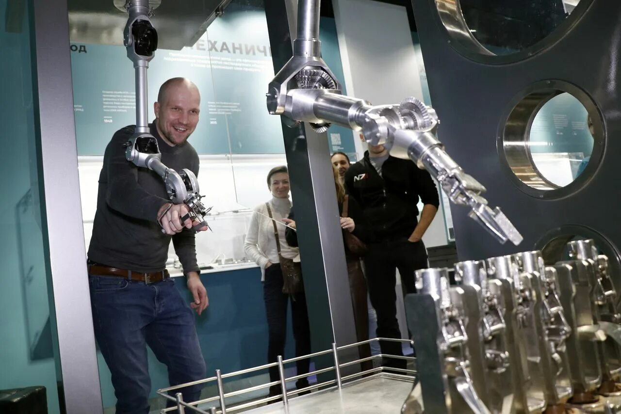 Инженер. Абдулов 12 стульев. Инженер конструктор. Сотрудники компании ibm. Инженер щукин двенадцать стульев актер.