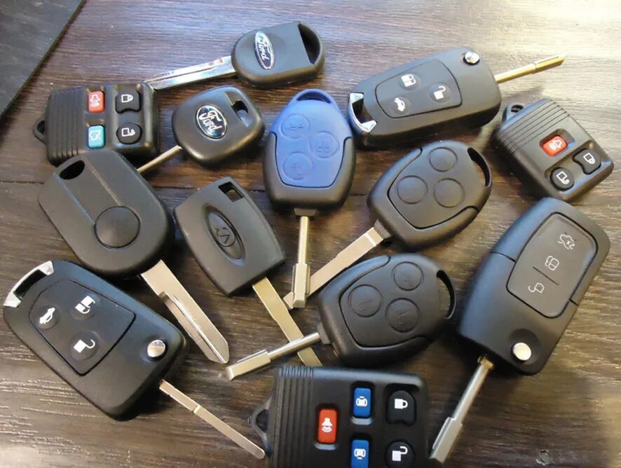 Изготовления автомобильных чипов. Ключ автомобильный. Ключи от машины. Автоключи с чипом. Дубликат ключа для автомобиля.