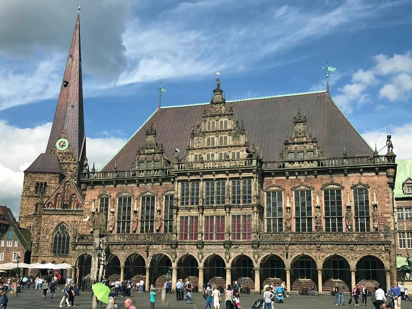 Город бремен страна. Бремен город в Германии. Рыночная площадь Bremen. Нижняя Саксония Бремен. Бремен площадь Марктплац.