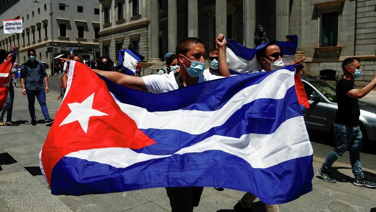 После кубы в сша. Митинги на кубе. протесты на кубе. флаг кубы.