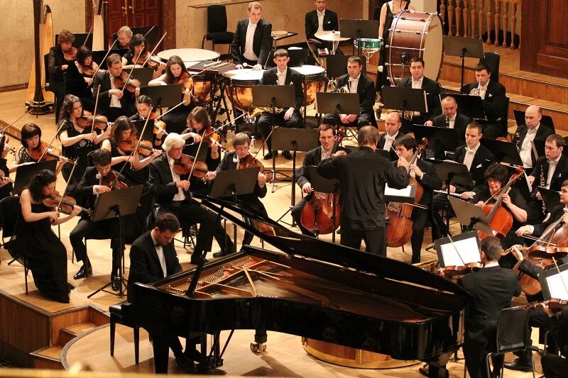 Симфонический оркестр тихонов сергей. Большой концертный зал консерватории чайковского зал. Симфония музыкальный жанр. Малый симфонический оркестр. Орловский губернаторский симфонический оркестр.