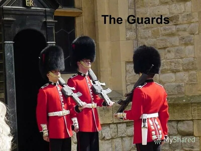 Гвардейцы букингемского дворца. Придворный дивизион букингемский дворец. Букингемский дворец караул. Смена караула в лондоне перед букингемским дворцом. Buckingham palace охрана.