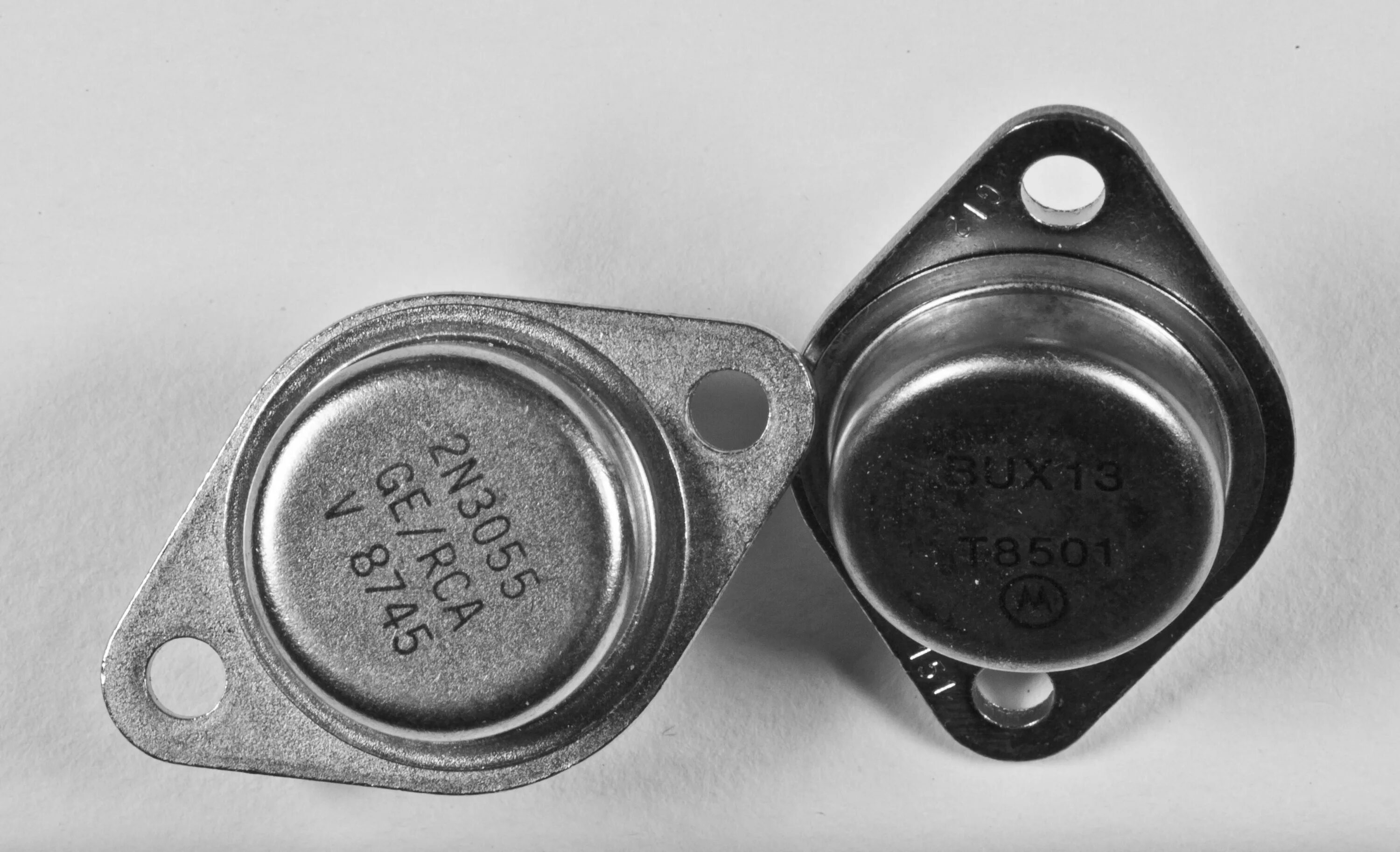 Транзистор 2х. Транзистор 2n3055. 2n3055 motorola. n3055. советский транзистор 2n3055.