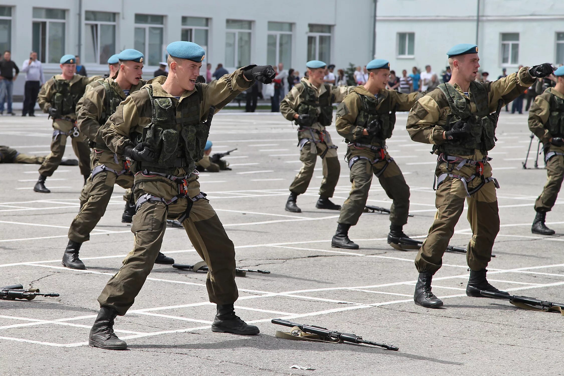 Военные тренинги. РВВДКУ морская пехота. Рязанское училище ВДВ спецназ. Современные войска. Современная армия.