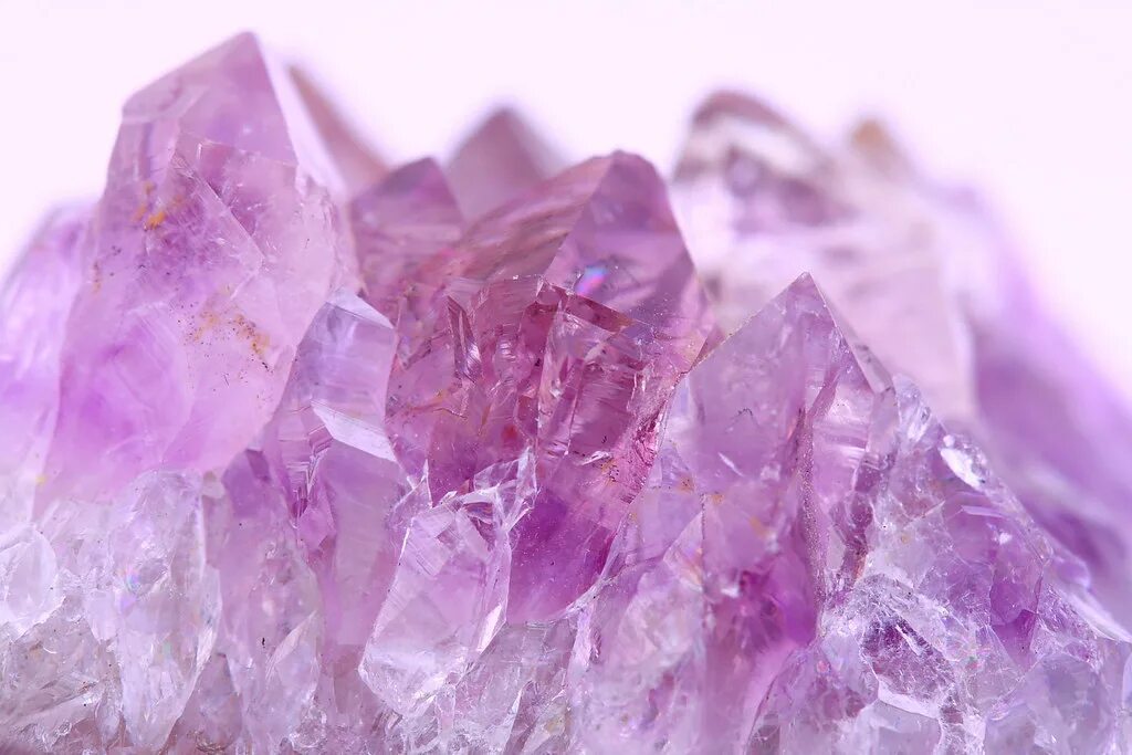 кристалл розового цвета. кристалл розового цвета. минералы розового цвета. кристалл розового цвета. розовый хрусталь.