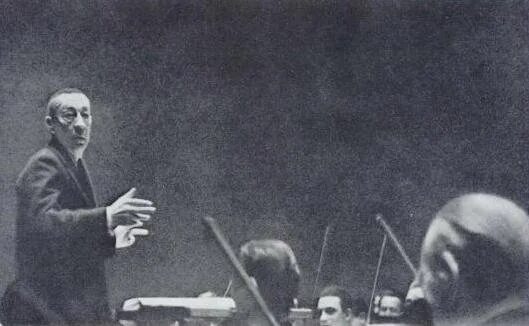 Эмиграция рахманинова. Сергей рахманинов дирижирует. Сергей рахманинов дирижирует. Рахманинов дирижер. Сергей рахманинов дирижер.