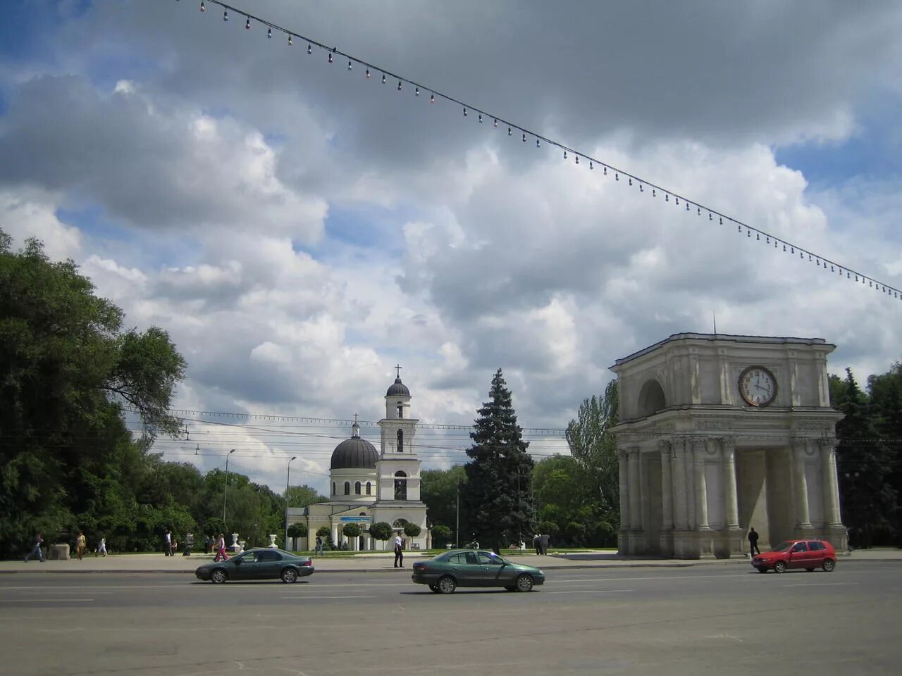 Молдова центр. Кишинев Центральная площадь. Площадь Великого национального собрания Кишинев. Главная площадь Кишинева. Площадь независимости в Кишиневе.